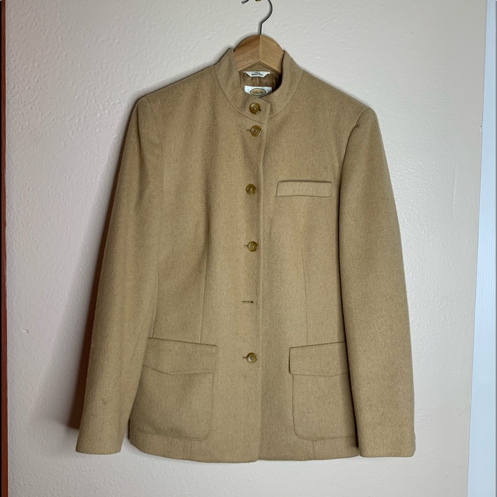 Talbots, 100% Camel Hair, size 6, made in Italy, retro look lined, front pockets
